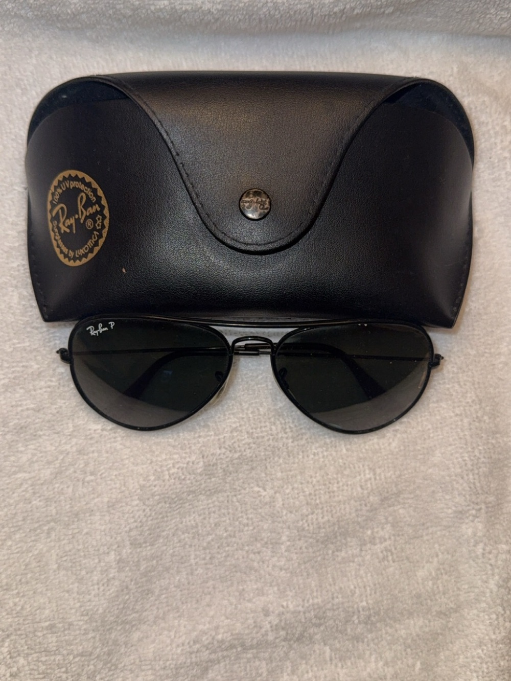 Ray-Ban Men’s Black Aviator Sunglasses with Polarized Lenses
